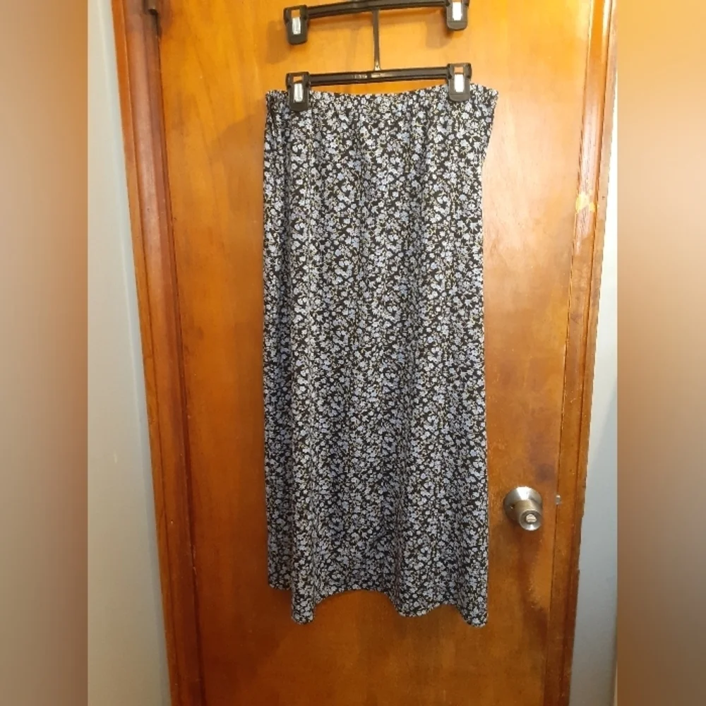 Villager Women's Flower Skirt